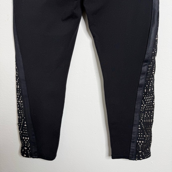 ALO Yoga Black Patina High Waist Black Capri Leggings Sz M Yoga Pilates Workout - Picture 9 of 16